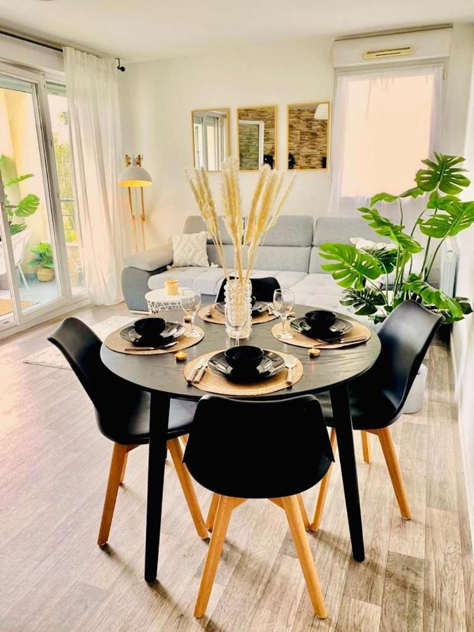 T2 Tres Charmant A Cergy Le Haut A Seulement 2 Min A Pied De La Gare !! Parking Prive Apartman Kültér fotó