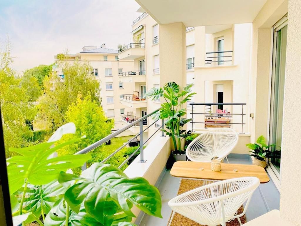 T2 Tres Charmant A Cergy Le Haut A Seulement 2 Min A Pied De La Gare !! Parking Prive Apartman Kültér fotó