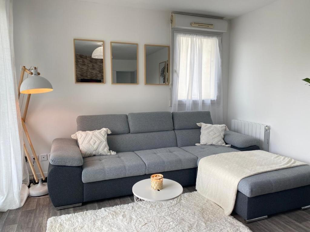 T2 Tres Charmant A Cergy Le Haut A Seulement 2 Min A Pied De La Gare !! Parking Prive Apartman Kültér fotó
